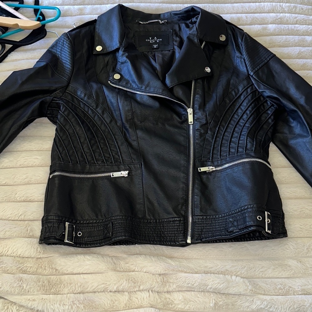 Extra large pleather , motorcycle jacket with zippers